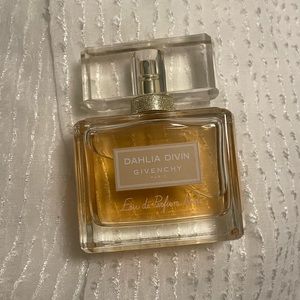 GIVENCHY  DAHLIA DIVIN EAU DE PARFUM NUDE
